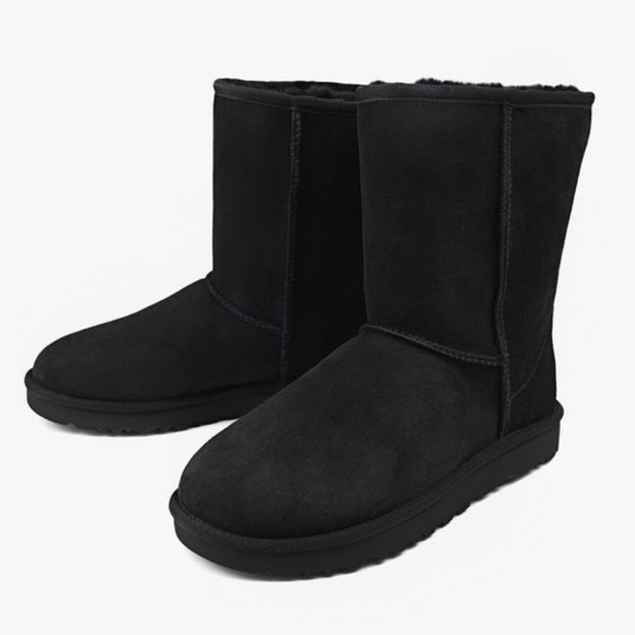 UGG Black Classic Short Size 7 - Picture 1 of 10
